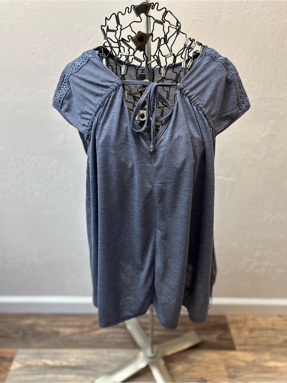 North River Outfitters Boho Tunic Top Lace Trim Tie Neck Stretch‎ NWT Blue
